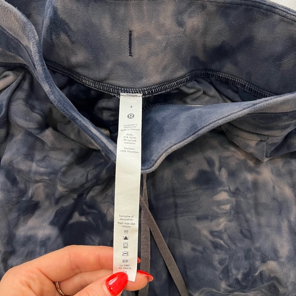 Lululemon Rulu Tie Dye Jogger size 4, like new - Picture 5 of 5